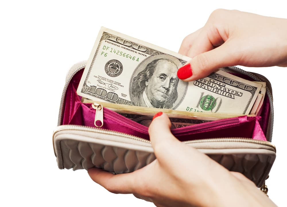 La entrada de la Luna en tu signo hacia finales de mes unida al trino de Mercurio directo augura la recepción de muy buenas noticias. Te van a pagar un dinero que hace tiempo te debían, pero no corras a gastarlo enseguida, te hará falta más adelante.