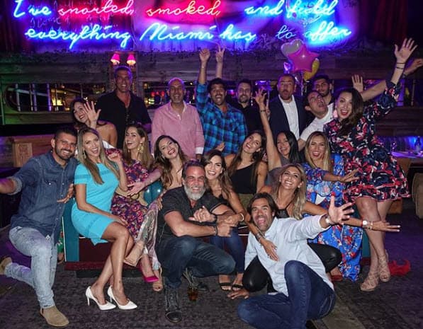 Así comenzaban los festejos de su cumpleaños: "¡Wow! Gracias a todos por esta sorpresa tan hermosa, qué rico llegar así a los 30. Celebración adelantada y obviamente nada esperada... Comienzan los festejos y la cuenta regresiva para el 21 de agosto".