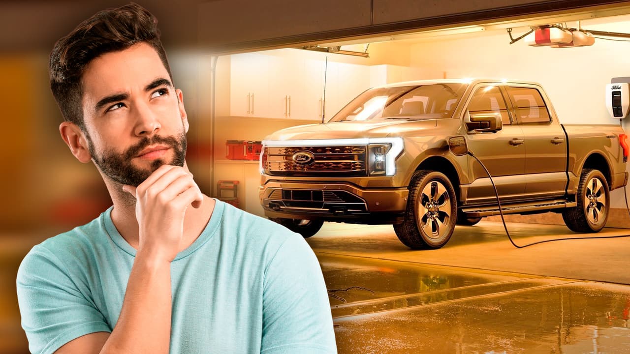 Según el Departamento de Energía de Estados Unidos, menos del 2% de los vehículos ligeros vendidos en el país durante 2019 corresponden a 
<a href="https://www.univision.com/temas/autos-electricos"><u>carros eléctricos</u></a>. En este apartado, China e incluso algunas naciones de Europa superan por un amplio margen a la unión americana. Sin embargo, a medida que nuevos modelos salen al mercado, el ritmo de ventas también ha empezado a incrementar rápidamente.
<br>
<br>En los concesionarios ya no solo se exhiben carros compactos de propulsión eléctrica, sino también 
<a href="https://www.univision.com/carros/asi-es-el-taycan-2020-el-primer-modelo-totalmente-electrico-de-porsche-fotos"><u>modelos deportivos</u></a> y hasta 
<a href="https://www.univision.com/carros/pruebas-de-manejo/prueba-test-drive-ford-mustang-mach-e-2021"><u>SUVs</u></a>. Por si fuera poco, próximamente también estarán disponible una variedad de 
<a href="https://www.univision.com/carros/ranking-de-carros/estas-son-las-pickups-electricas-que-inquietaran-al-mercado-de-estados-unidos-fotos"><u>camionetas pickups</u></a> que sin duda despertará el interés de muchos compradores, entre ellas se encuentra la 
<a href="https://www.univision.com/carros/ford-f150-lightning-pickup-electrica-debut-detalles-fotos">Ford F-150 Lightning</a>, un modelo que combina una amplia lista de funcionalidades tecnológicas con la misma durabilidad de sus versiones hermanas a gasolina. 
<br>
<br>Pero, ¿deberías comprar un carro eléctrico en 2022? ¿o te resulta mejor esperar más tiempo? ¿qué tal si en realidad no te conviene del todo considerar este tipo de vehículos? Encuentra a continuación 14 razones a favor y en contra que te pueden ayudar a dar con las respuestas a estas interrogantes.
<br>
<br>
<b>Relacionado:</b> 
<a href="https://www.univision.com/carros/ford-f150-lightning-pickup-electrica-debut-detalles-fotos">Ford F-150 Lightning 2022 | La pickup eléctrica más completa e inteligente de todas</a>