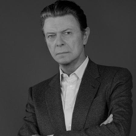 El tema ha sido interpretado por varios cantantes y logró colocarse en los primeros sitios de listas como Billboard.