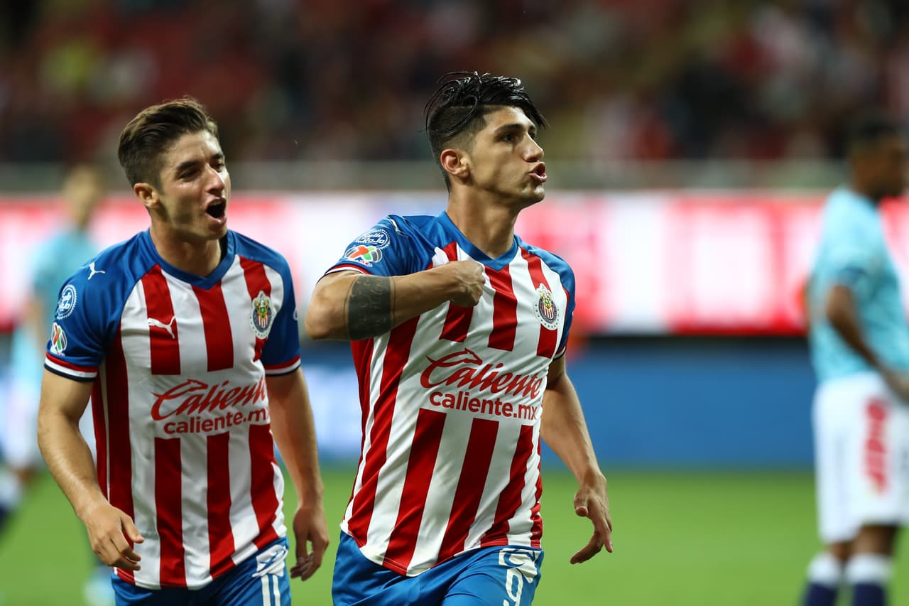 Jugadores de Chivas 'confirman' llegada de Alan Pulido