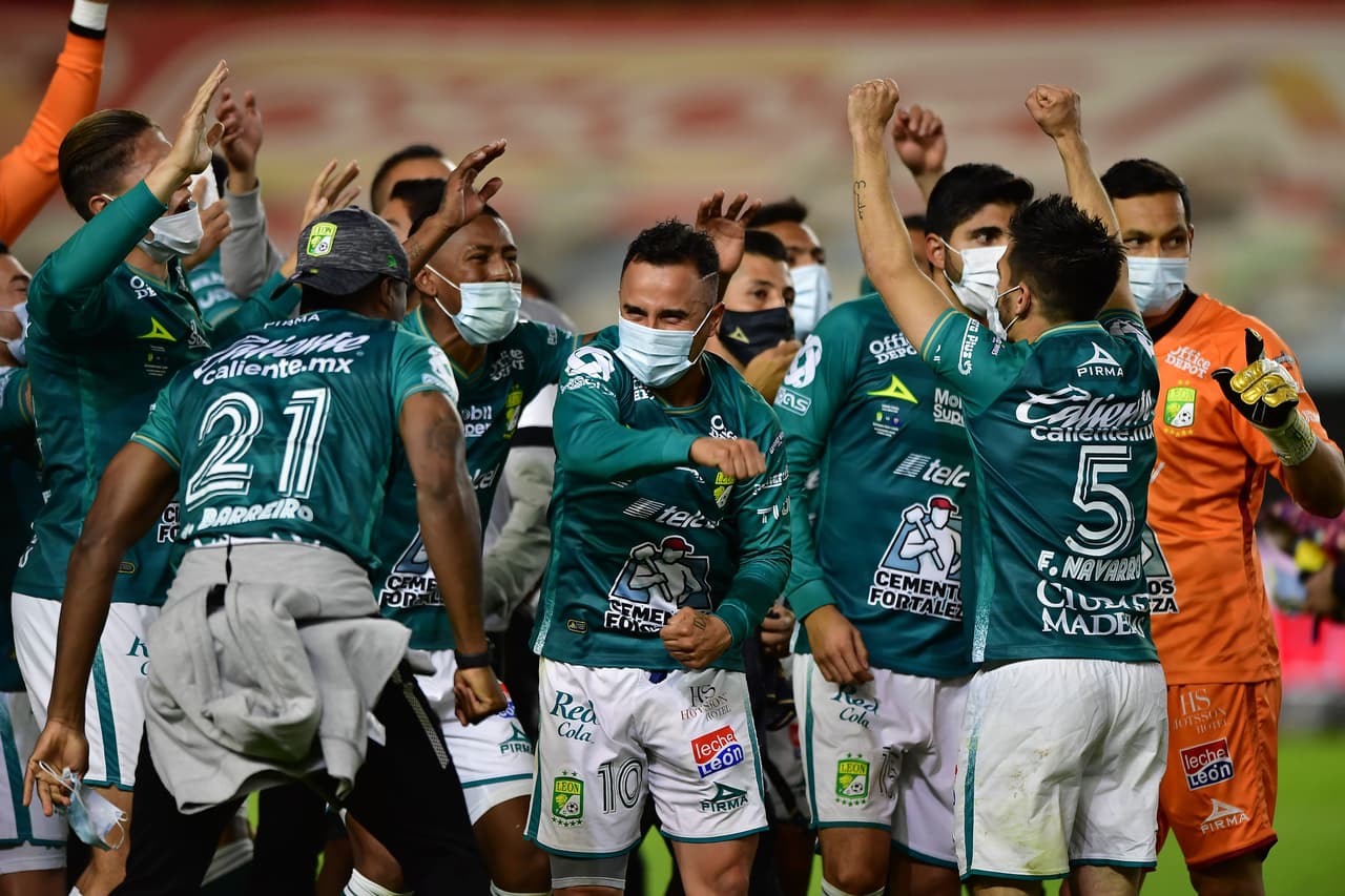 Así celebra León su nuevo campeonato del futbol mexicano en el estadio Nou Camp.