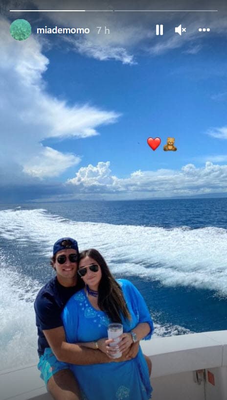 Se sabe poco del muchacho, pero ambos viven en Washington D.C., donde Mía está estudiando la licenciatura en Negocios Internacionales.
<br>