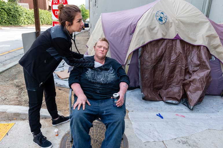 Enfermedades medievales resurgen por el aumento de la población sin techo