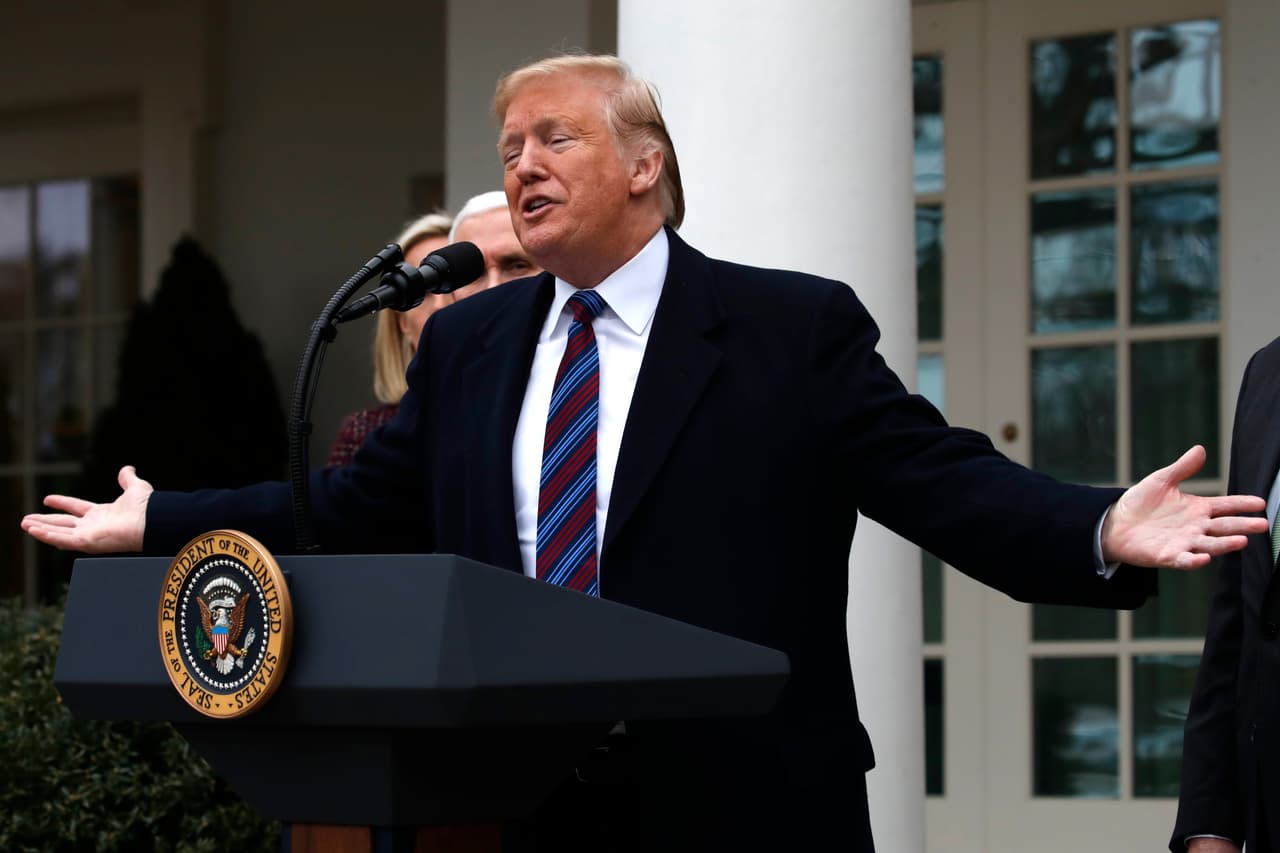 Además de los $5,600 millones que Trump pide para el muro fronterizo hay exigencias legales