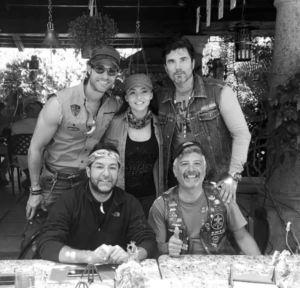 Además de compartir amor, aventuras y viajes tienen la fortuna de compartir el set de grabación y los puedes ver en "Tres Veces Ana" todas las noches, por Univision.