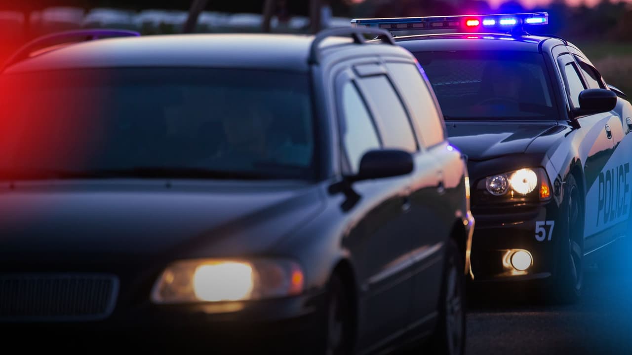 <h3 class="cms-H3-H3">¿Es delito llevar a una persona indocumentada en tu auto en Texas?</h3> Llevar en el carro a 
<b>un familiar, vecino o amigo sin papeles</b> podría ser algo común en comunidades hispanas. 
<br>La duda es seria: 
<b>¿puede eso meterte en problemas legales en Texas?</b> 
<br>A la fecha del 9 de diciembre de 2025, 
<b>la respuesta es más simple de lo que parece. </b>
<br>
<i>Las opiniones expresadas en esta pieza no son consejo legal. Por favor, consulta con un abogado para tu caso particular.</i>