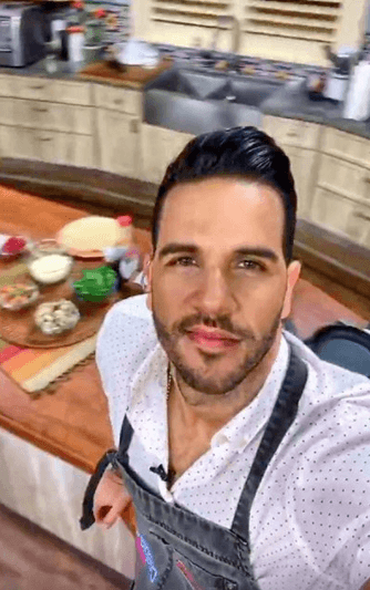 Comida, buena compañía y la adrenalina de hacerlo en vivo... así es la cocina de nuestro chef Jesús.