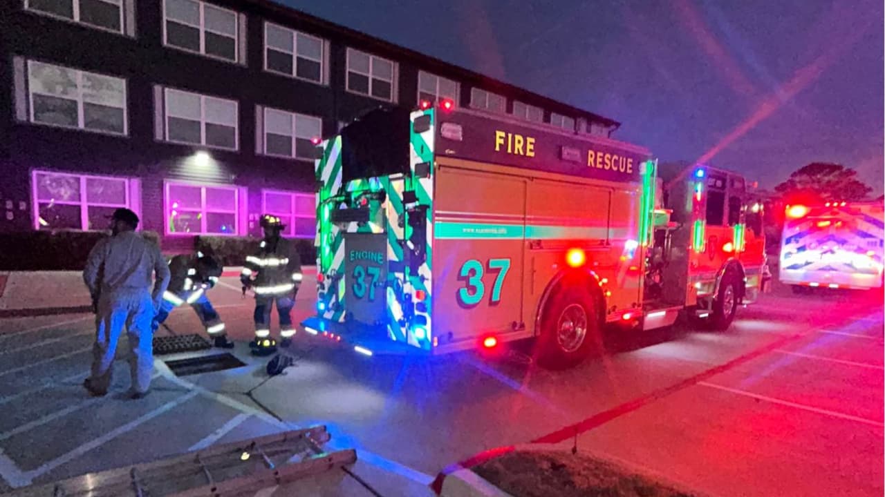 Rescatan a tres niños atorados en un drenaje en área de Houston