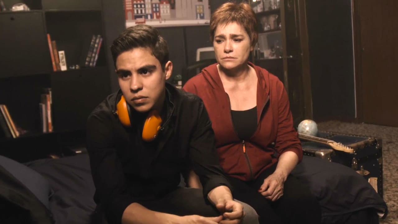 Lupita intentó acercarse a César. Tantas promesas fallidas y decepciones le quitaron a su hijo toda credibilidad en su palabra.