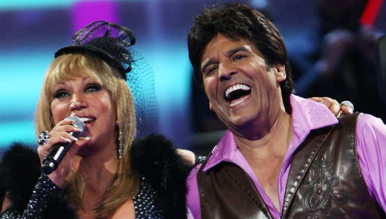 En una de las emisiones Erik Estrada y Laura León nos dieron la sorpresa al reencontrarse después de varios años de haber protagonizado 'Dos mujeres, un camino'.