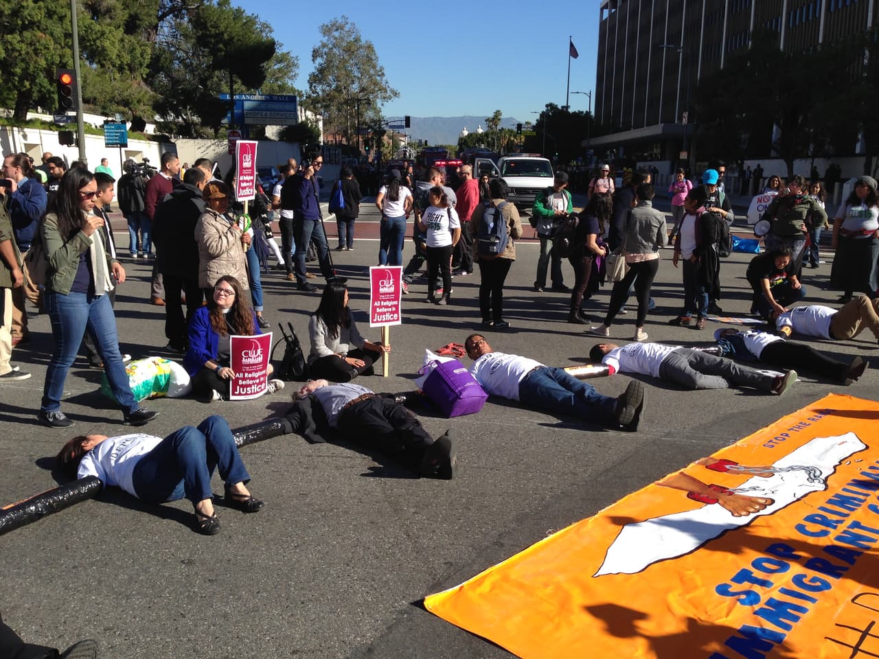 Liberan a los activistas del “sleeping dragon” que protestaron contra ICE