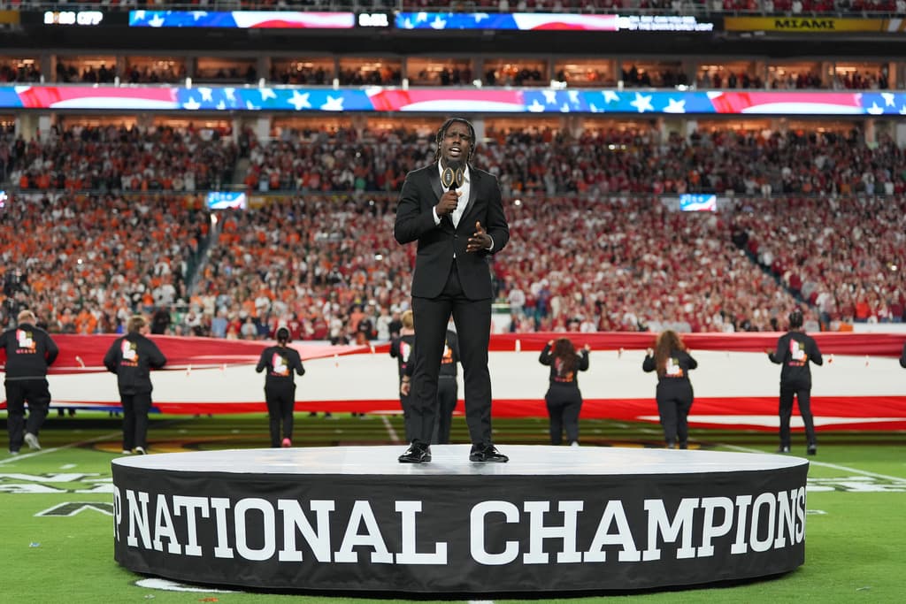 Jamal Roberts interpretó el Himno Nacional de Estados Unidos.