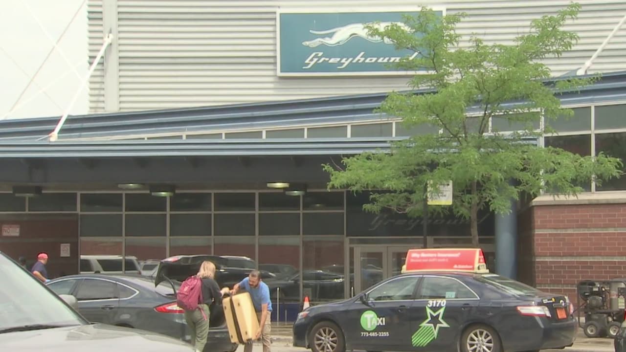 Un hombre golpeó y abusó de una mujer que buscaba refugio cerca del centro de Chicago