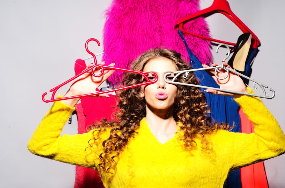 Las ropas ideales y elegantes para las oficinas son tentaciones que no puede controlar ni tampoco los discretos vestidos de noche o las ropas íntimas con un toque muy especial que despierta sentimientos muy particulares en su pareja.