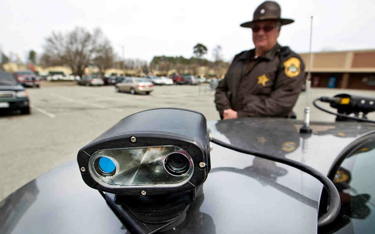 Condado de California amplía contrato con una compañía que ofrece “vigilancia masiva” para ICE