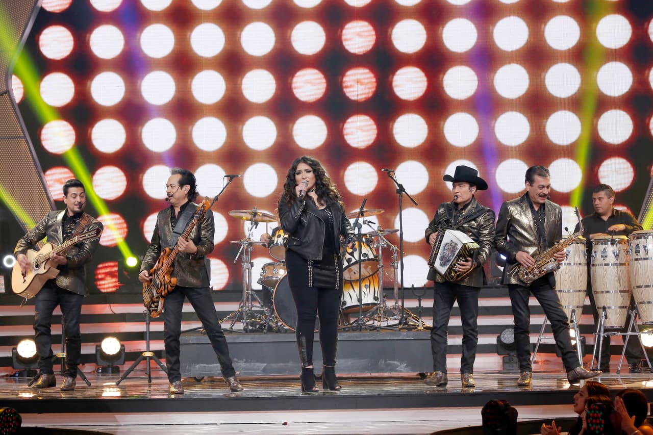 El momento Va Por Ti tuvo como cantante invitada a Joanna, a quienes Los Tigres del Norte eligieron para que los acompañara cantando 'La Manzanita'.
