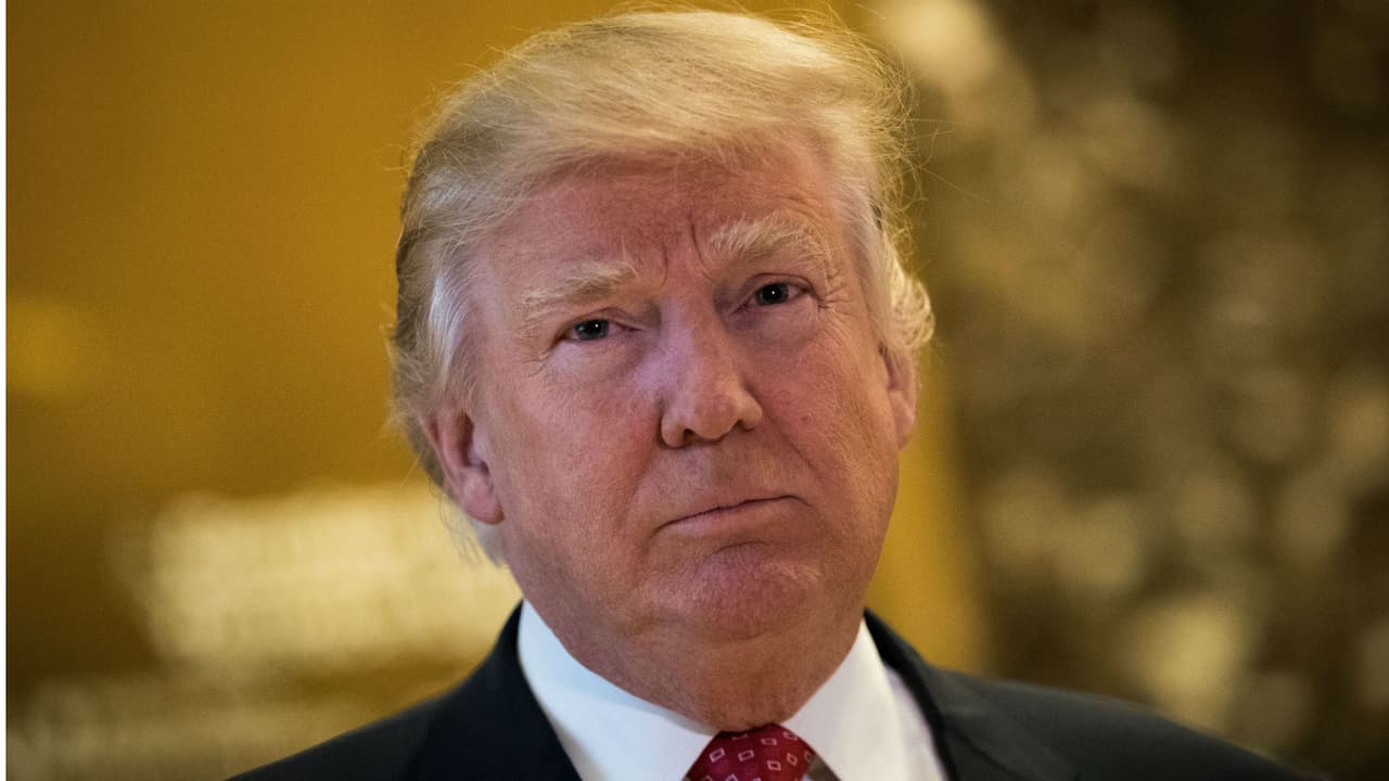 "Necesitamos un plan, no una amenaza; necesitamos trabajos, no cárceles", le responde el reverendo Jesse Jackson a Trump