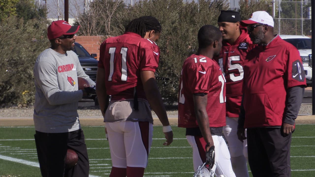 Fans de los Cardenales con el corazón en la mano