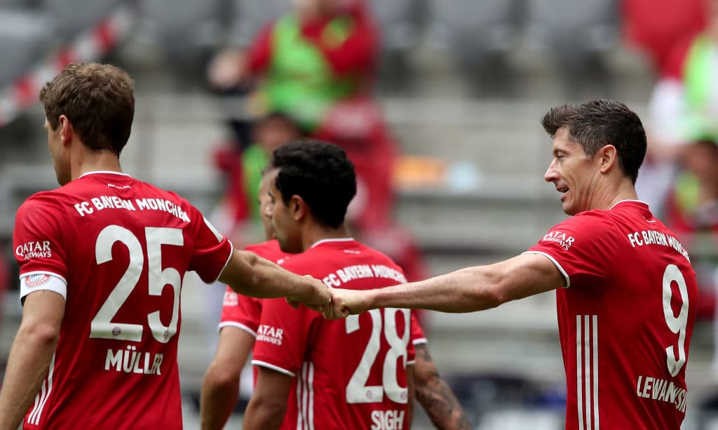 Al 37’ Lucas Hernández asistió a Lewandowski y llegó el doblete del polaco. Antes de terminar la primera mitad una gran atajada de Schwolow evitó que Müller hiciera el cuarto de los bávaros.