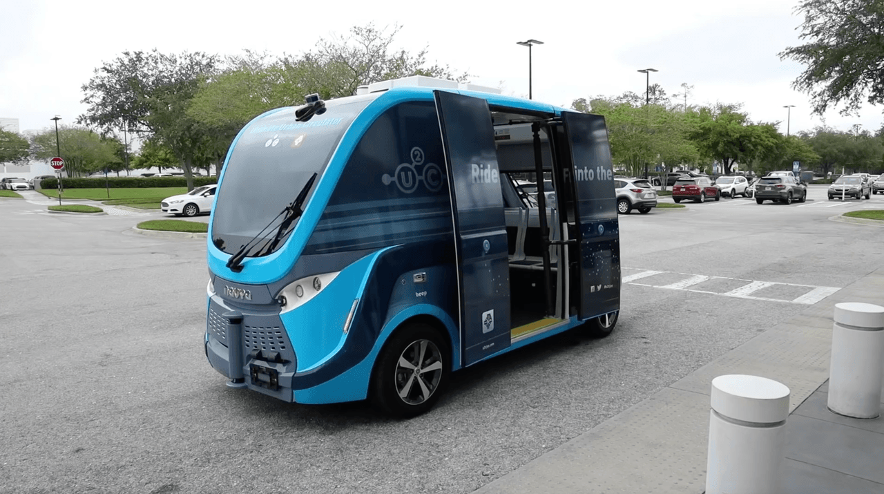 En tiempos en que el distanciamiento social es primordial para evitar la propagación del coronavirus, los carros autónomos, o carros que se manejan solos, se han convertido en una opción conveniente de transporte.