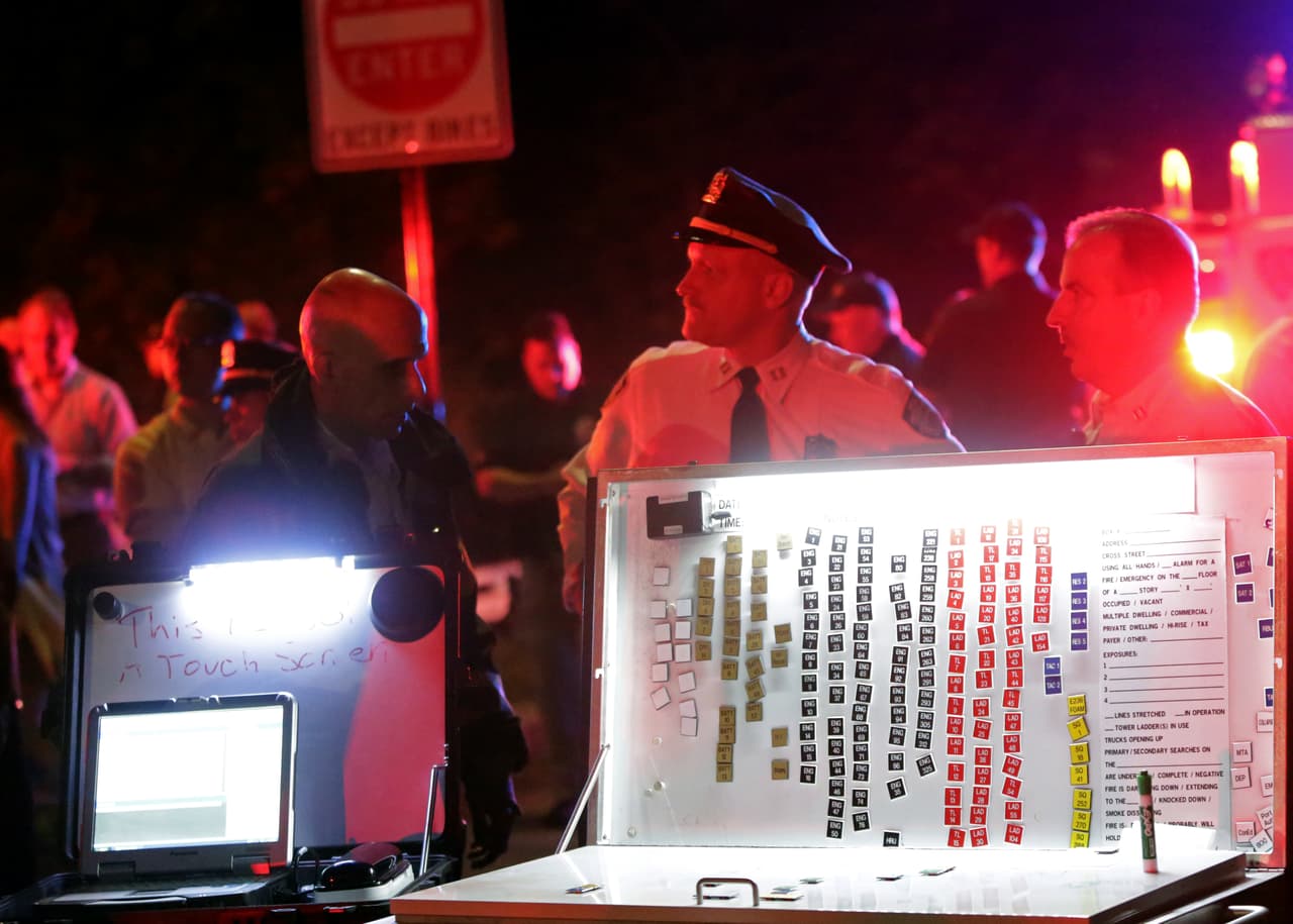 Un tablero detallaba qué agencias buscaban en distintas zonas del Hudson.