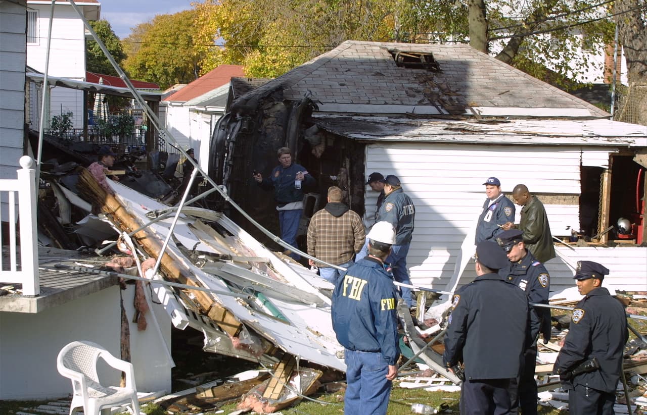 <b>American Airlines 587 (265 víctimas) - 12 noviembre 2001: </b>Nueva York-Santo Domingo. Cayó en Queens cuando su estabilizador vertical se separó por uso excesivo del timón, evidenciando problemas en entrenamiento.