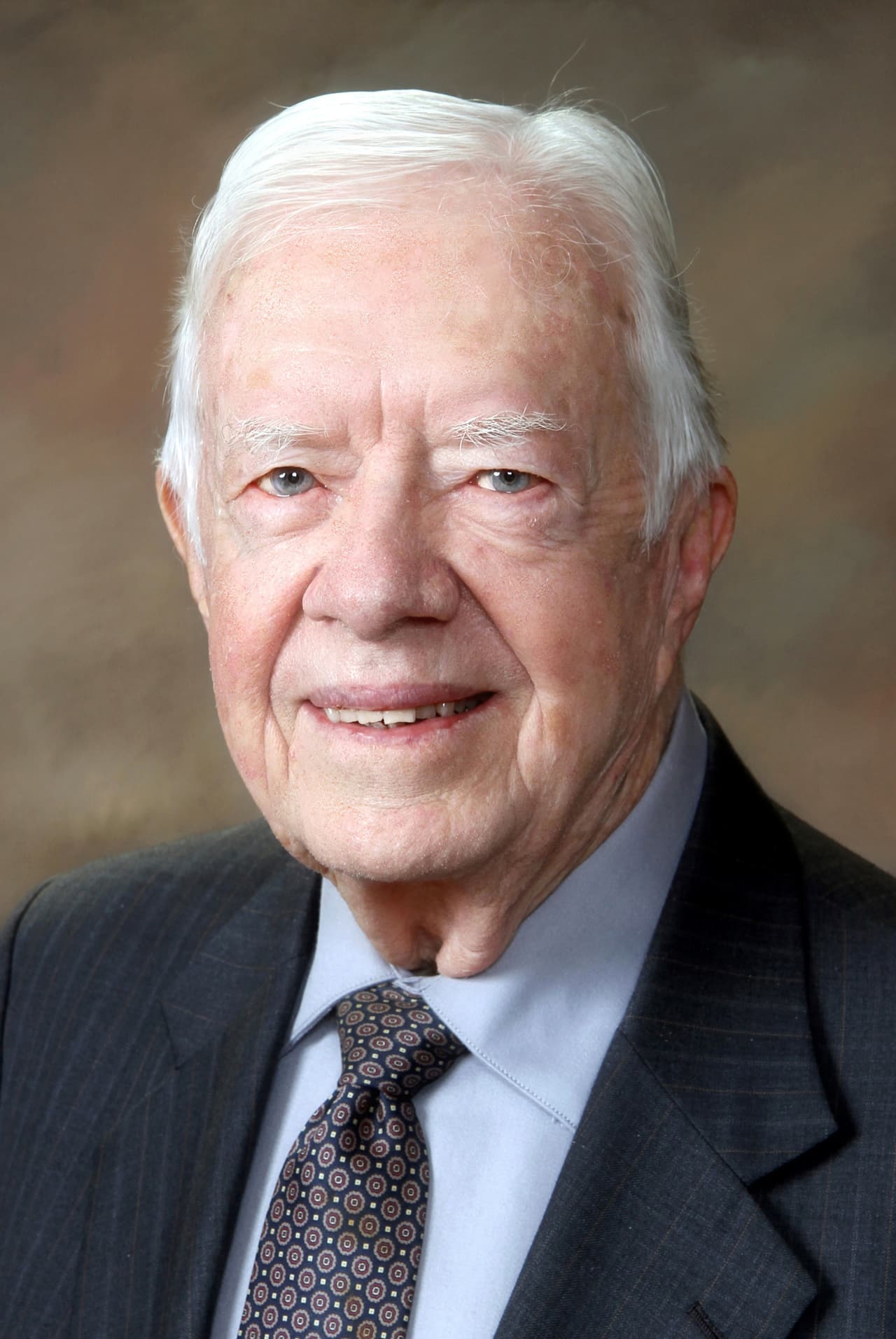 “El expresidente de los EE. UU. Jimmy Carter decidió hoy pasar el tiempo que le quedaba en casa con su familia y recibir cuidados paliativos en lugar de una intervención médica adicional. Cuenta con todo el apoyo de su familia y su equipo médico. La familia Carter pide privacidad durante este tiempo y agradece la preocupación mostrada por sus muchos admiradores”, informó entonces el Centro Carter.
<br>
<br>FOTO: Jimmy Carter en 2012.
