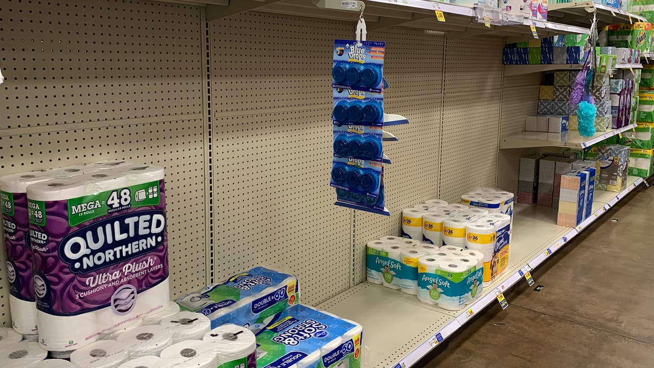 Así como en otros supermercados, también en este Kroger de Houston se vende mucho el papel higiénico y otros productos relacionados con la higiene personal.