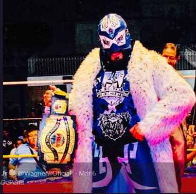 Silver King fue parte de la llamada 
<b>'Dinastía Wagner'</b>. Era hermano del peleador Dr. Wagner Jr. (foto) e hijo mayor del Dr. Wagner, dos de los personajes más conocidos en la lucha libre.