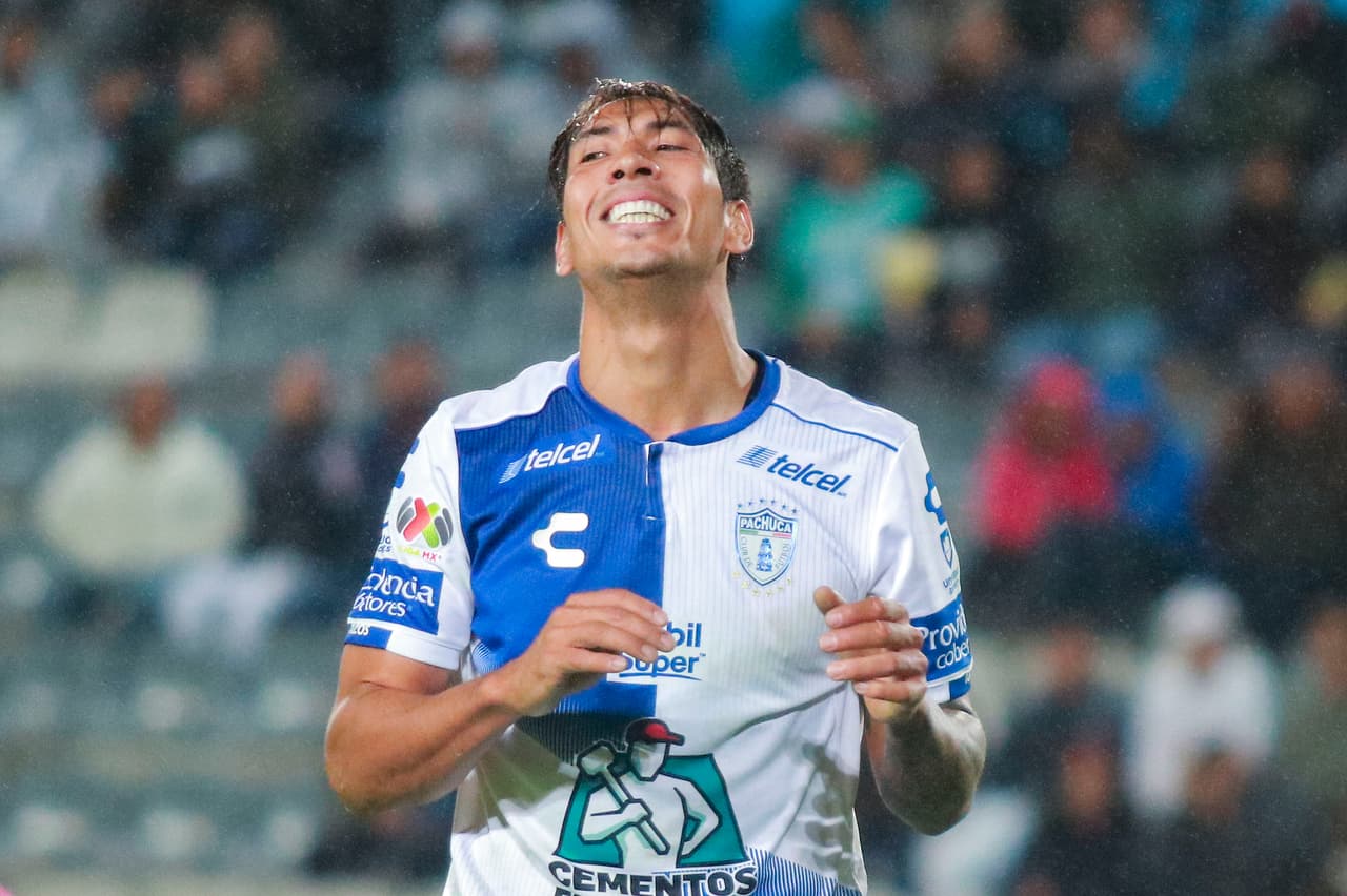 Leonardo Ulloa firmó en el pasado mercado con Pachuca por un año así que en junio termina contrato. Hay quienes dicen que podría ir al fútbol argentino.
