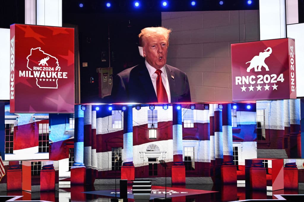 Trump se dio un baño de masas por parte de sus seguidores, solo dos días después de sufrir un intento de asesinato.