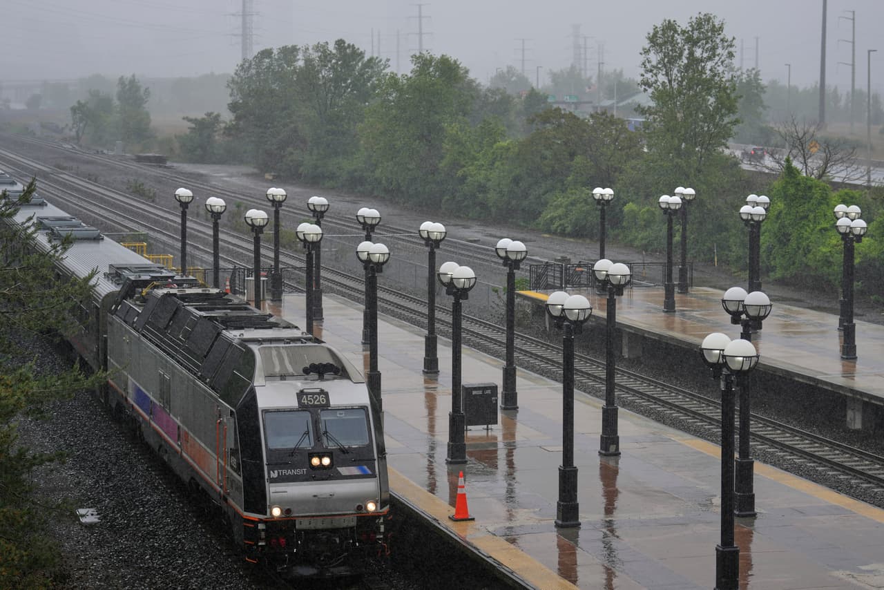 Unos 350,000 pasajeros varados por la huelga que afecta a los trenes de Nueva Jersey