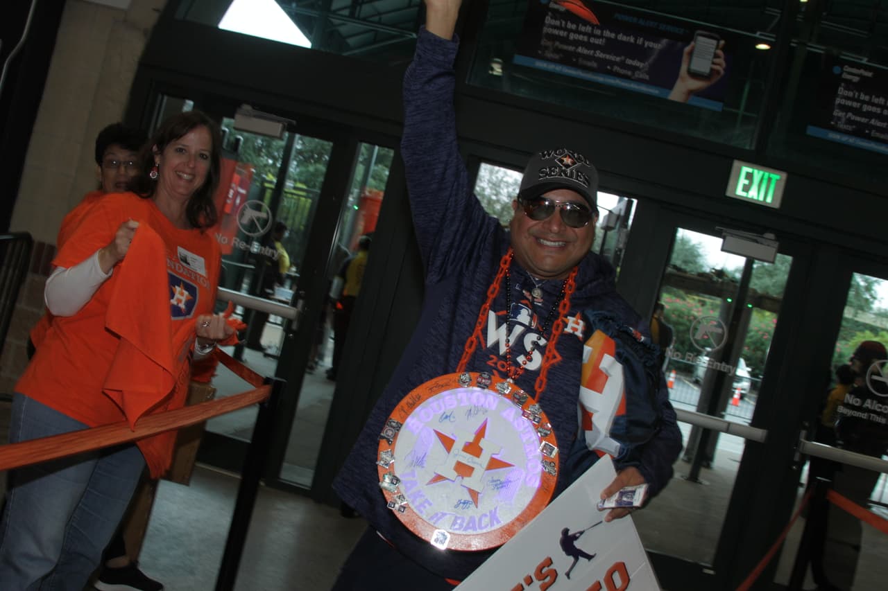 Así se vive el ambiente previo al último juego de la Serie Mundial en Houston, hoy conoceremos al mejor equipo de la MLB.