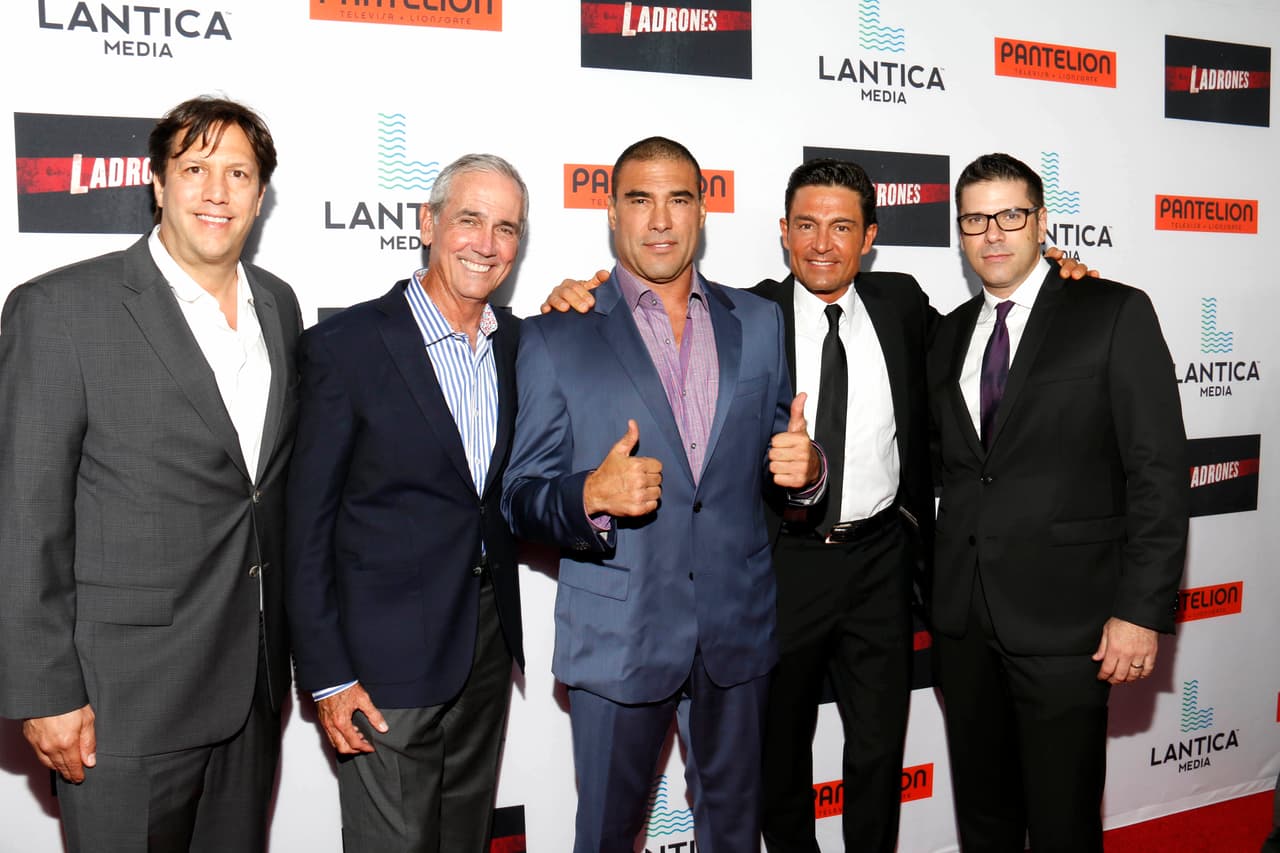 Pudimos ver a los actores muy apuestos y galantes en la alfombra roja de la película que protagonizan, en Los Angeles.