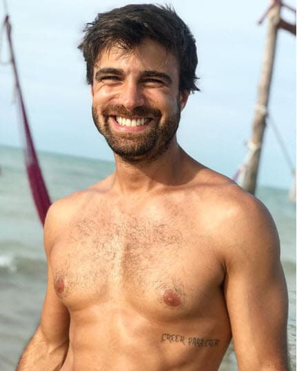 "Las fotos ahí están, no es bonito que a uno le saquen una foto sin pedir permiso, forma parte del show, forma parte de esta exposición que uno tiene y ya, y no hay más que agregar", aclaró.