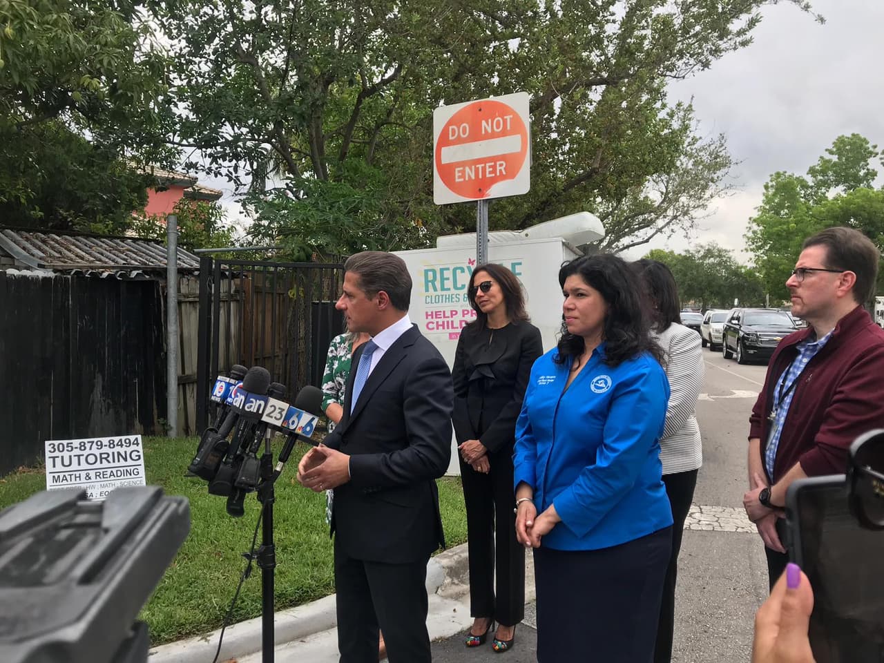 Arrestan al hermano de uno de los menores apuñalados en la secundaria de Miami por llevarlos al enfrentamiento