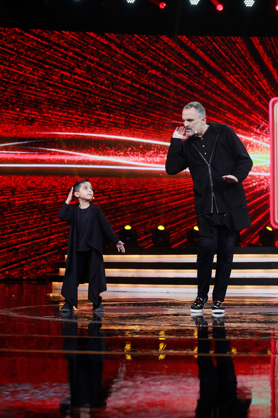 Miguel lo retó a copiarle algunos gestos.