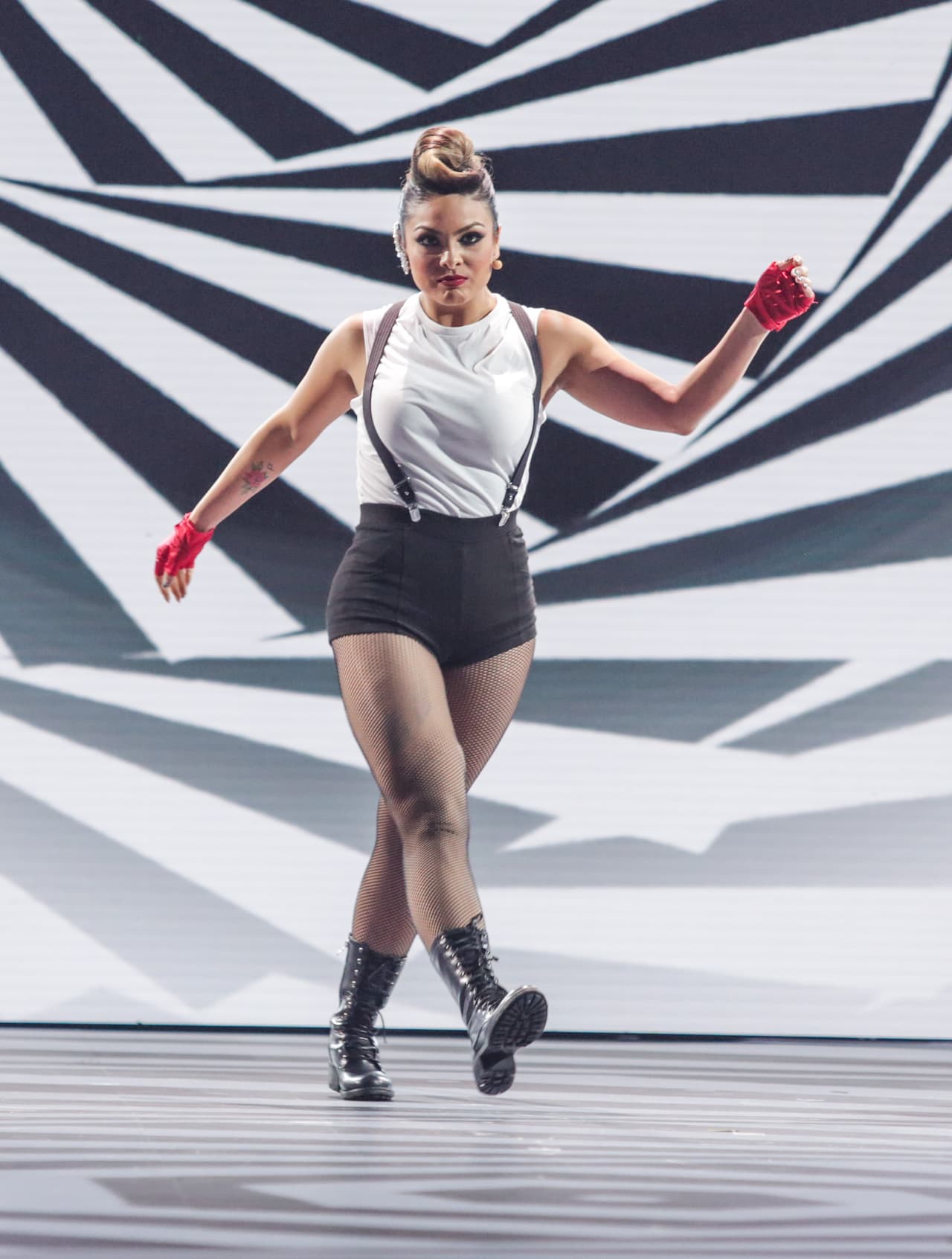 Aunque la mexicana no llegó con el pelo rubio, como estamos acostumbrados a ver a Pink, Nancy hizo su mejor versión de la cantante nacida en Pensilvania.