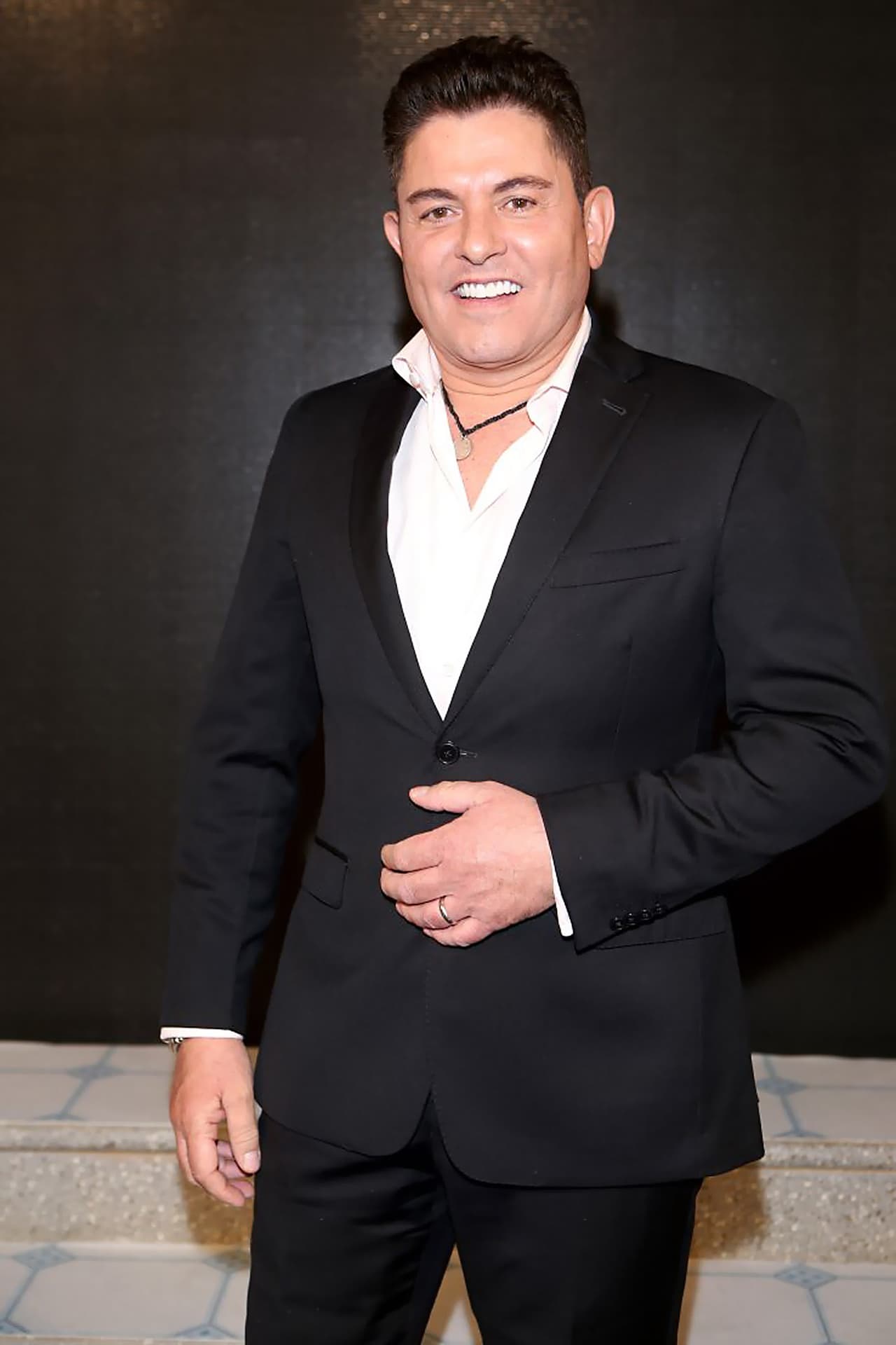 "Se me hace muy negativo (que midan la popularidad), ya que un actor es quien remueve emociones, quien puede mover al público en su forma de ser, en su forma de actuar y de pensar", opinó en una entrevista con 
<b><a href="https://www.eluniversal.com.mx/espectaculos/actores-somos-mas-que-redes-sociales-ernesto-laguardia" target="_blank">El Universal</a></b>.