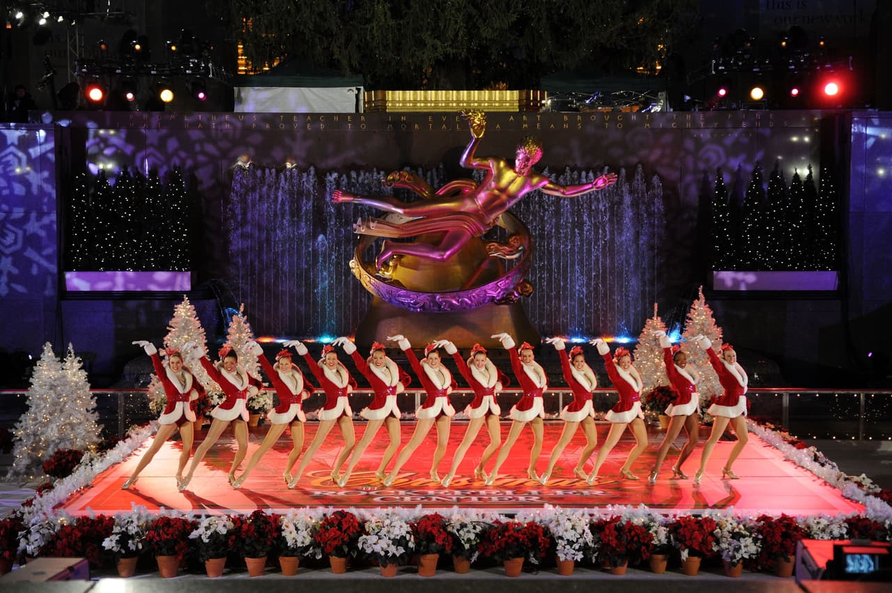 Diciembre 4: Junto con 
<b>el alumbramiento del Árbol de Navidad en el Rockefeller Center</b>, podrás disfrutar el espectáculo de las Radio City Rockettes.