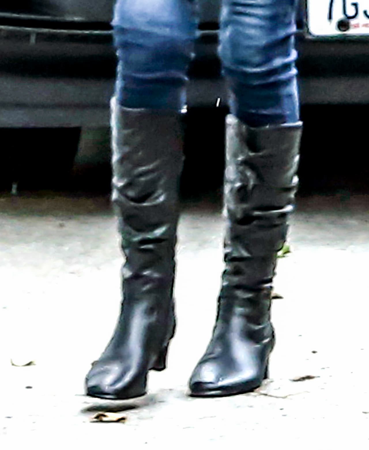 Su 'look' adecuado para un día lluvioso, sin perder el estilo con unas elegantes botas de tacón.