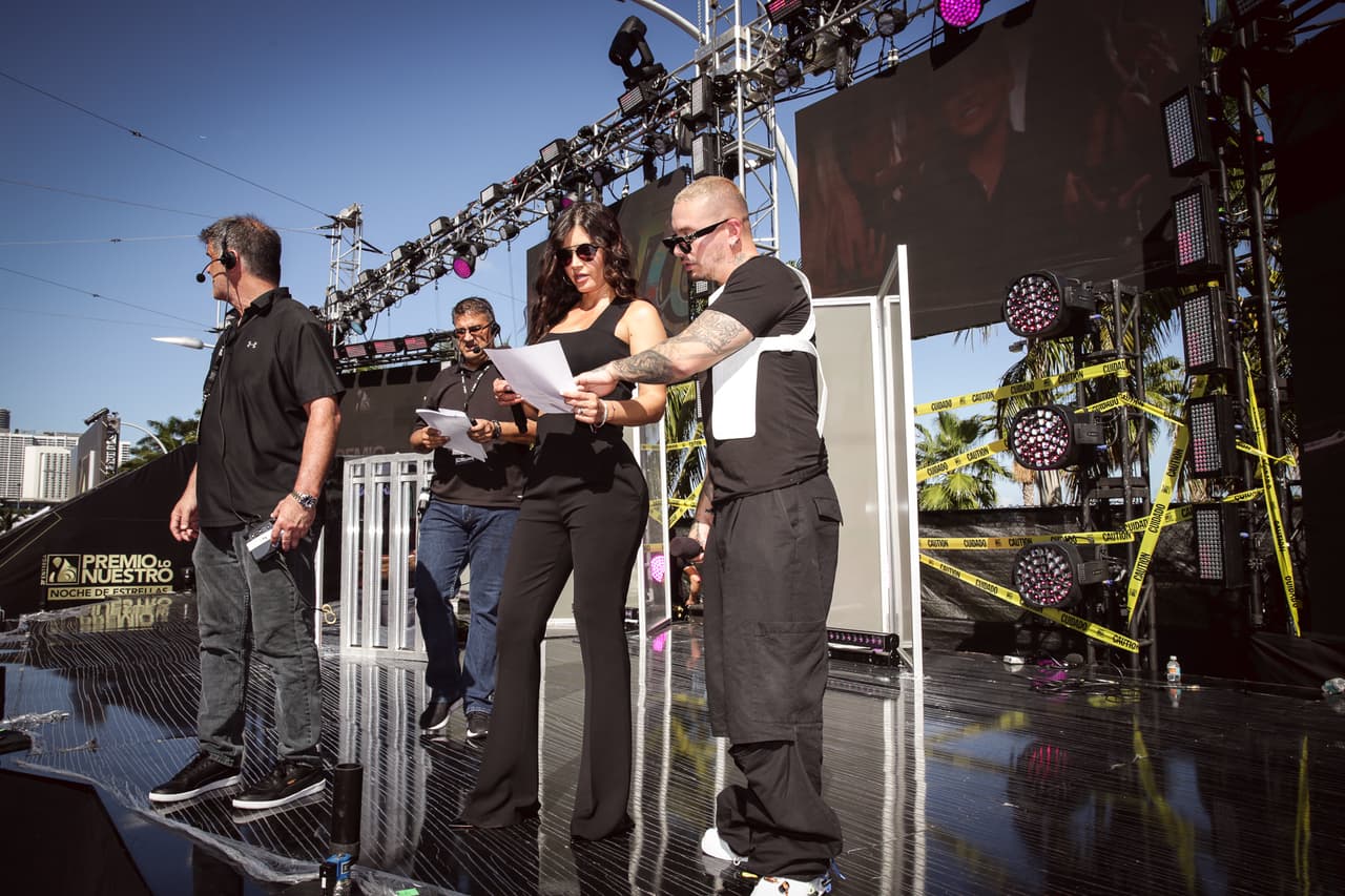 <b>La que logró que se pusiera de pie fue Chiquinquirá Delgado,</b> con quien practicó otra parte del espectáculo.