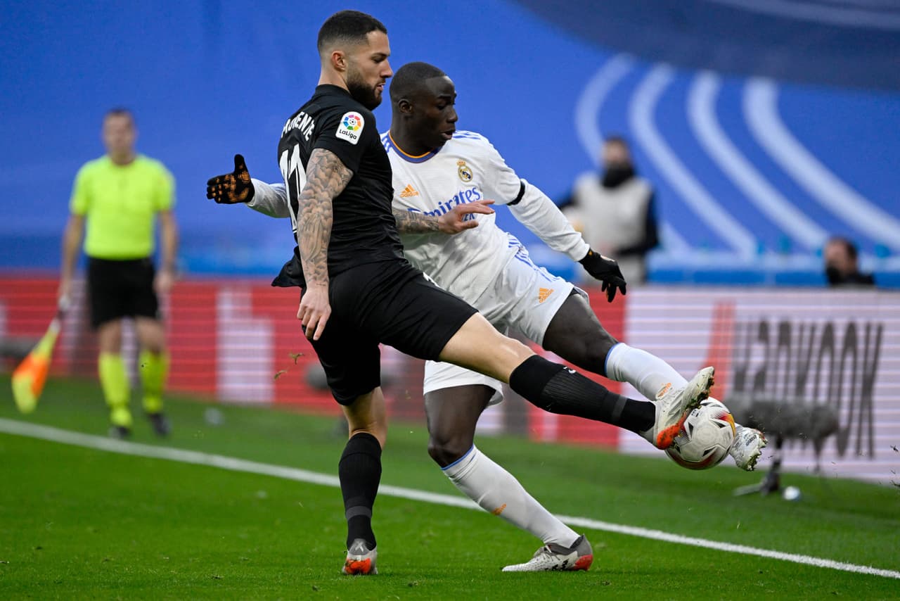 El Real Madrid consiguió un par de goles en la recta final, uno de Luka Modric por la vía del penalti al 82 y el otro en tiempo de reposición de Eder Militao, para empatar en casa ante Elche.