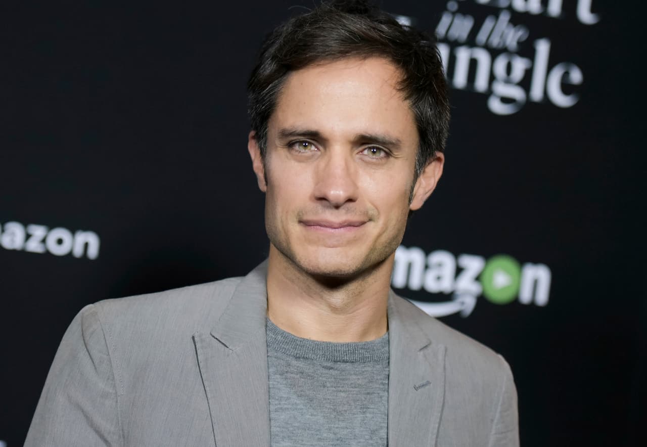 Gael García Bernal llama 'patán' a expresidente de México