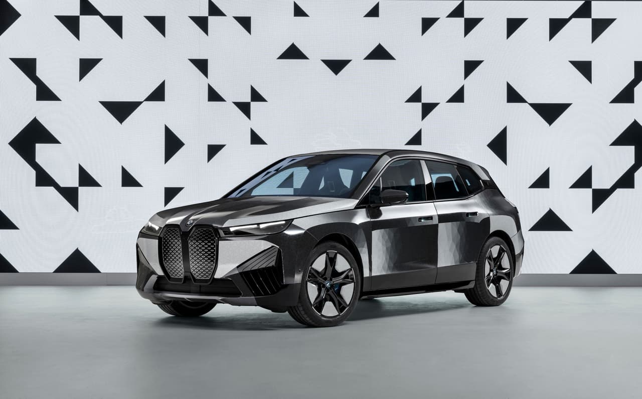 BMW iX Flow Concept