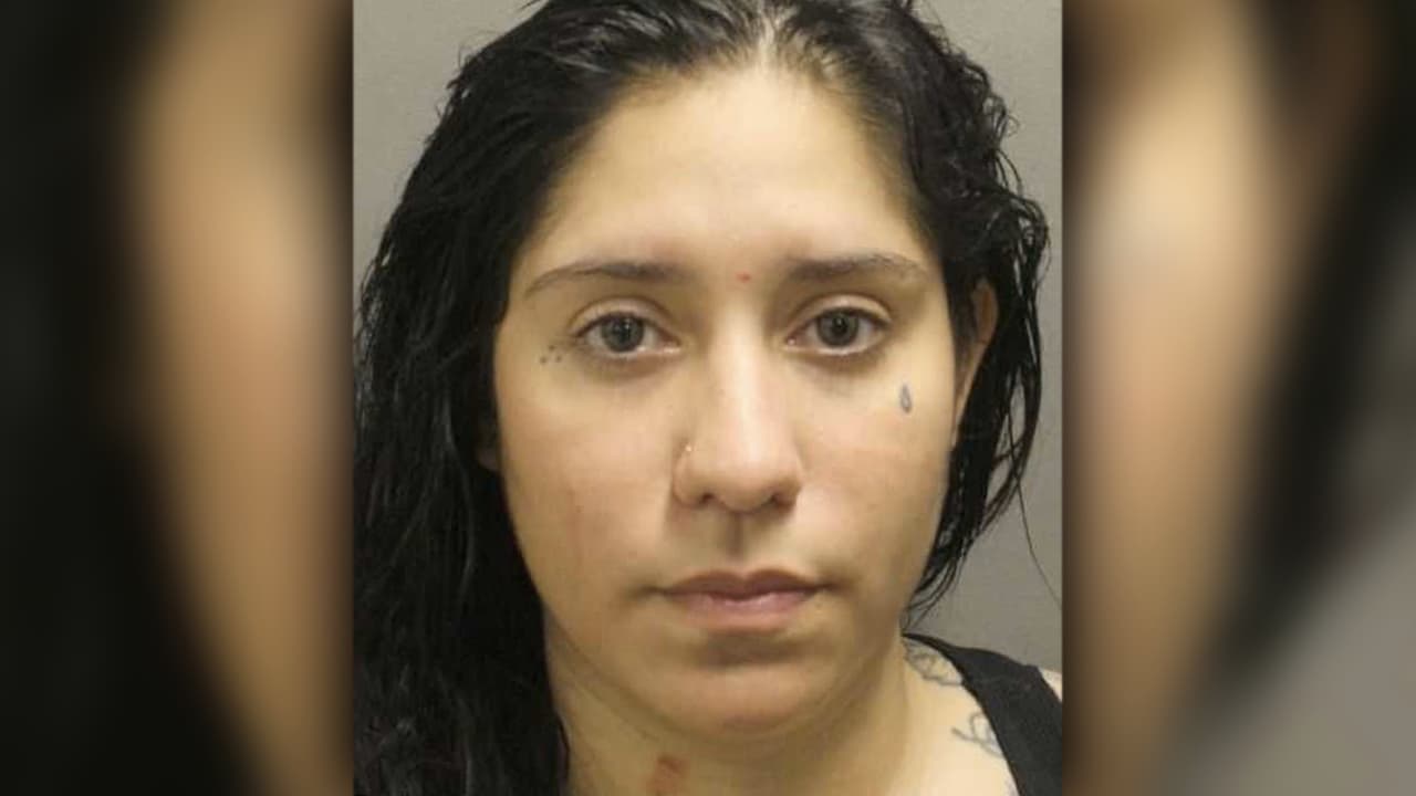 Tres niños salieron de casa para pedir comida a un vecino y ahora su madre es buscada por abandono 