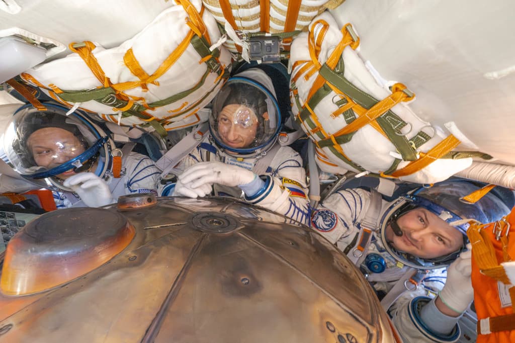 Astronautas de EEUU y Rusia aterrizan a salvo en Kazajistán tras 8 meses en la Estación Espacial Internacional