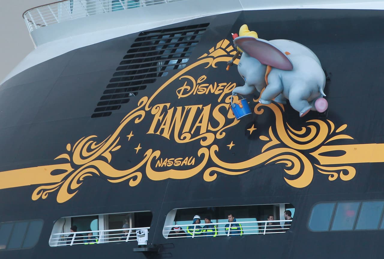 Las vacunas que se aceptarán en los cruceros de Disney son las aprobadas por el CDC y la Organización Mundial de la Salud. Incluyen Pfizer, Moderna, Johnson & Johnson, AstraZeneca, Covishield, Novavax, Sinopharm y Sinovac.