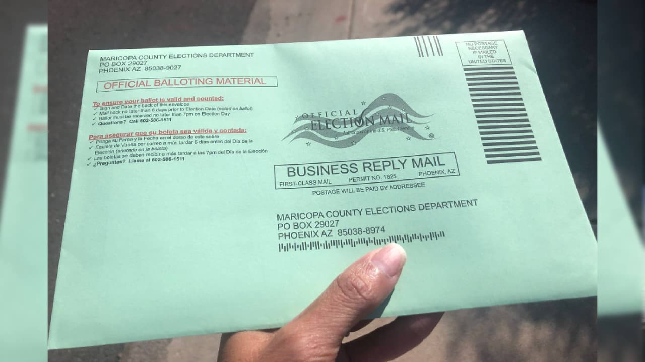 Acusan a mujer de Arizona de votar en nombre de su madre muerta